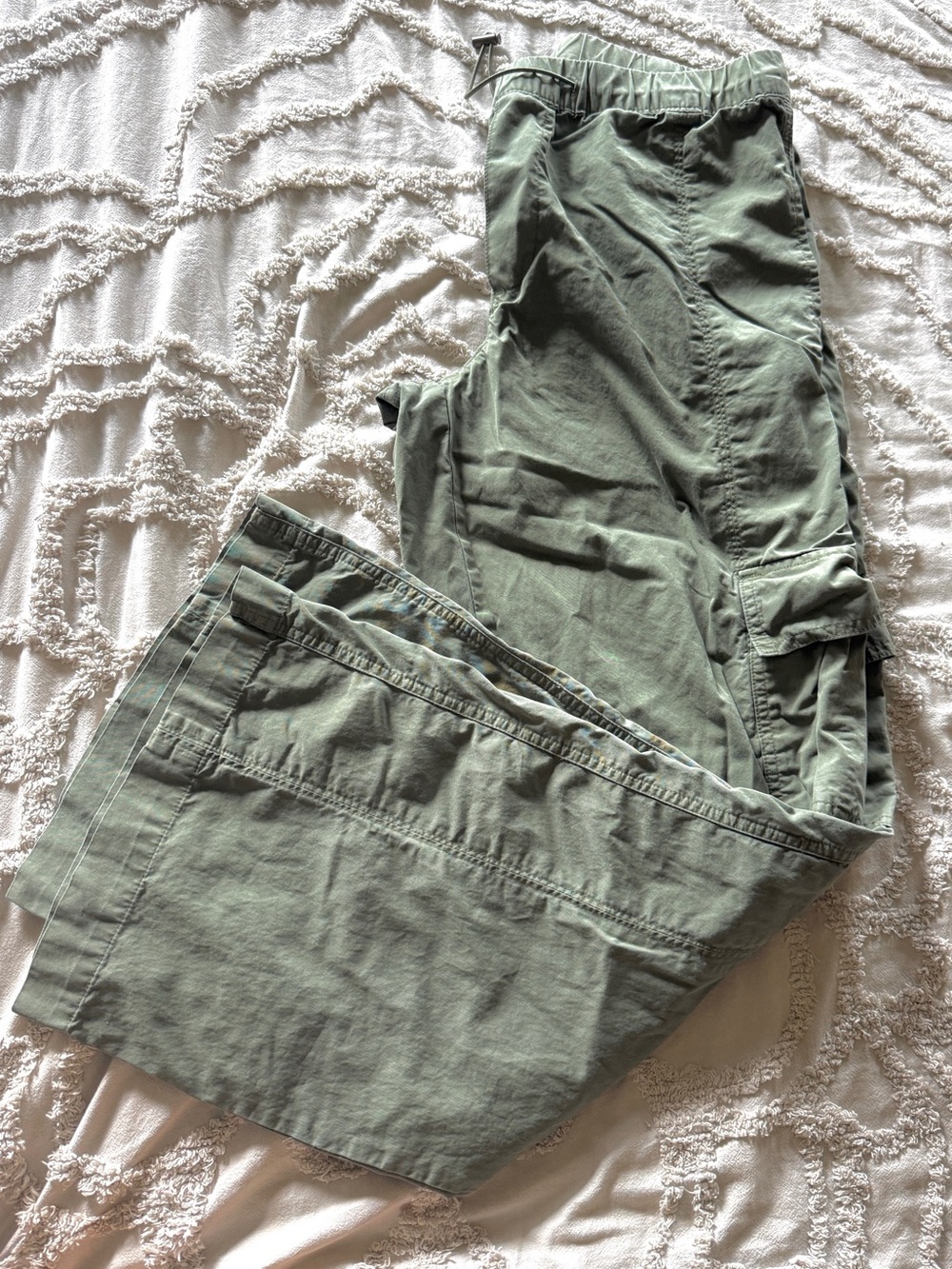 Arizona Jean Company Olive Green Wide Leg Cargo Pants. 100% Cotton